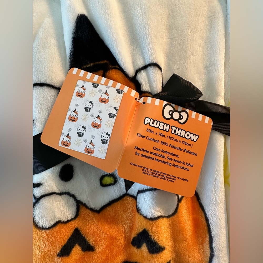 🦋 hello kitty halloween plush cozy blanket soft NWT viral tiktok - Picture 3 of 3